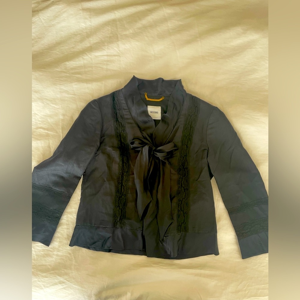 Moschino black silk jacket, lace inlay, bracelet length sleeve, tie closure, 8